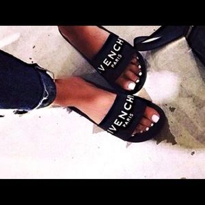 Givenchy Logo Slide (40)